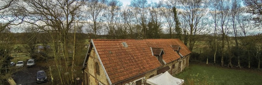 Ferme des Bouillons occupée vue du ciel briquetterie. Photo : Les Gars'Pileurs.