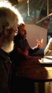 Une discussion dans la Ferme des Bouillons