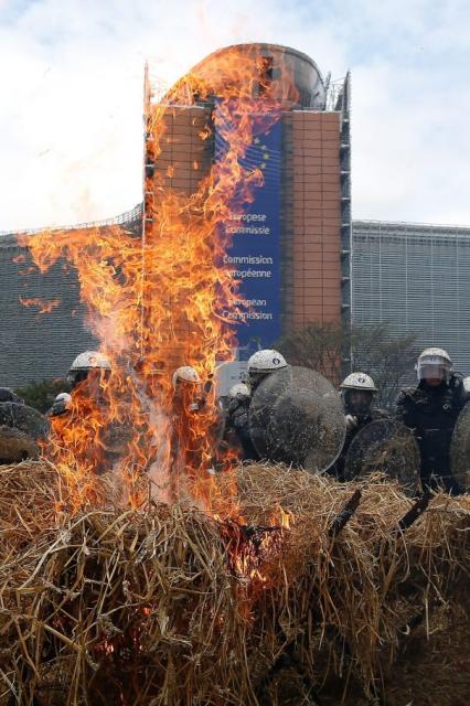 Feu devant la Commission Européenne, Bruxelles le 7 septembre 2015
