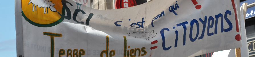 Banderole pour la préemption de la ferme des Bouillons