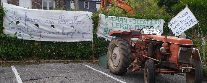 Le tracteur des Bouillons devant la Safer